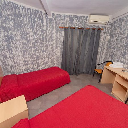 Hostal Virginia Favareta Екстериор снимка