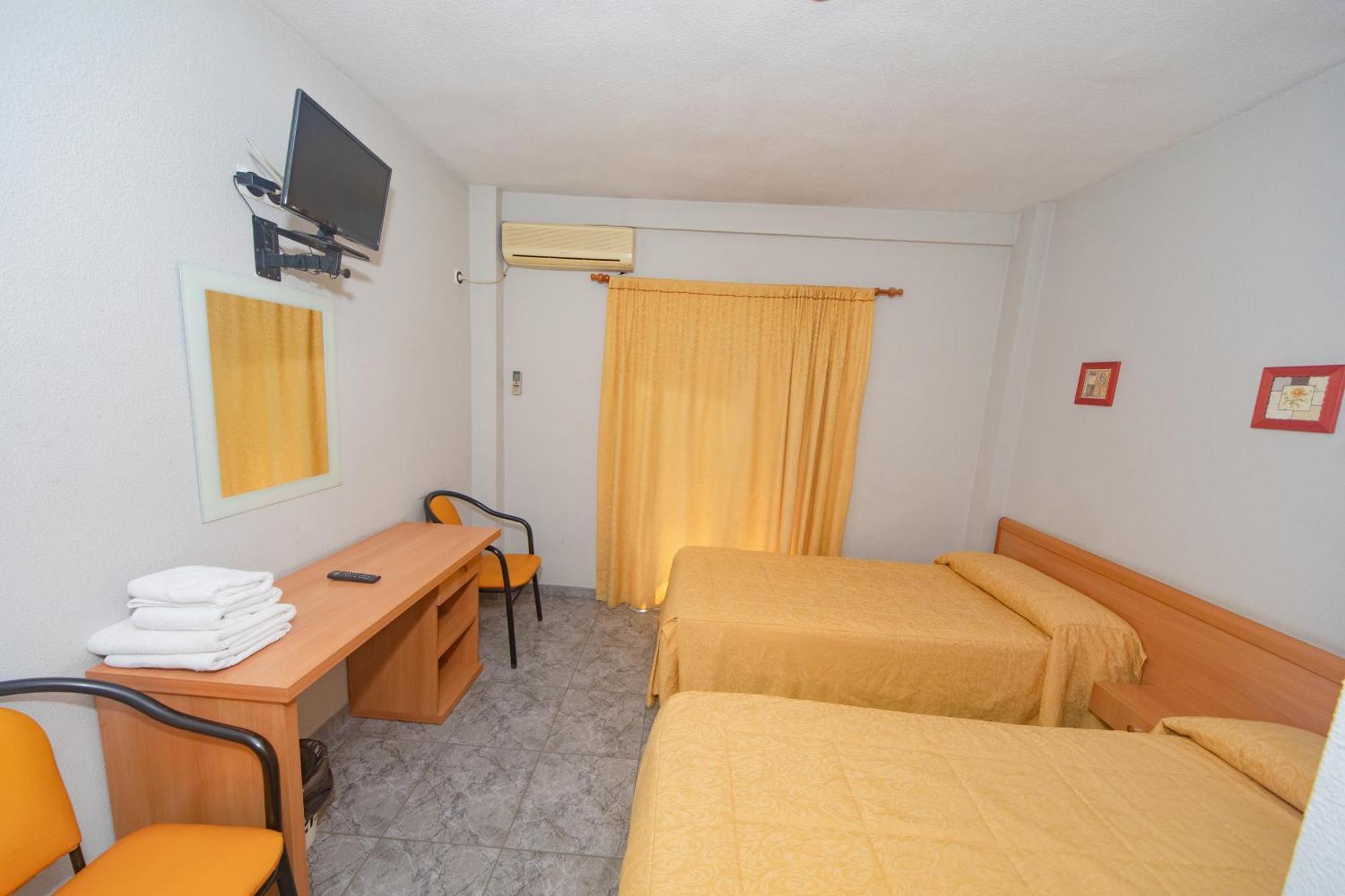 Hostal Virginia Favareta Екстериор снимка