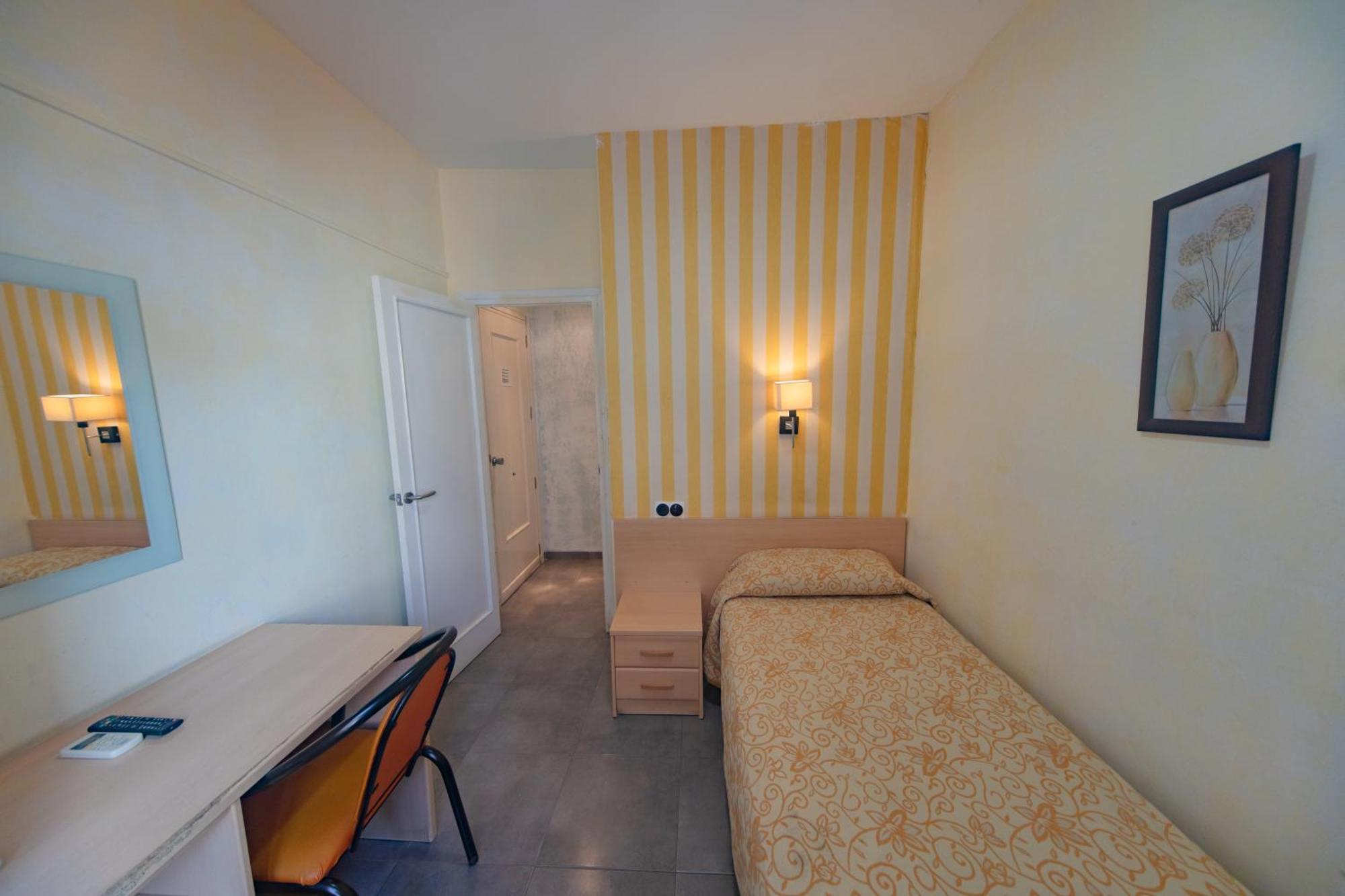 Hostal Virginia Favareta Екстериор снимка