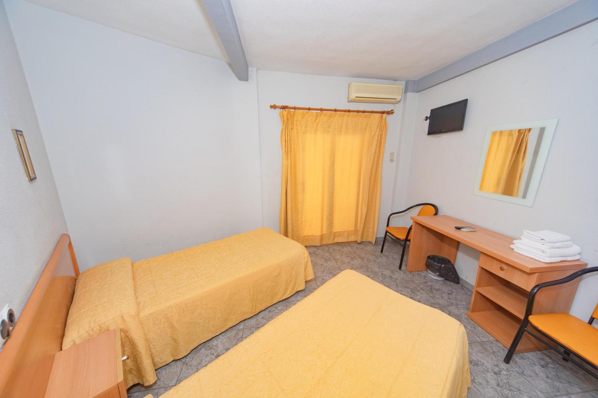 Hostal Virginia Favareta Екстериор снимка